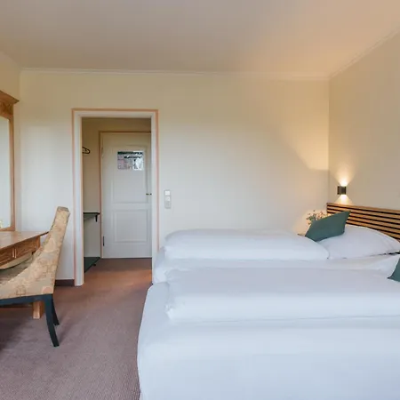 Thesdorfer Hof Hotel *